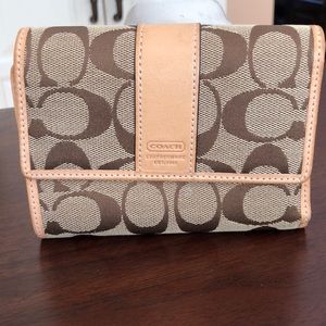 REDUCED‼️⬇️ Coach wallet trifold